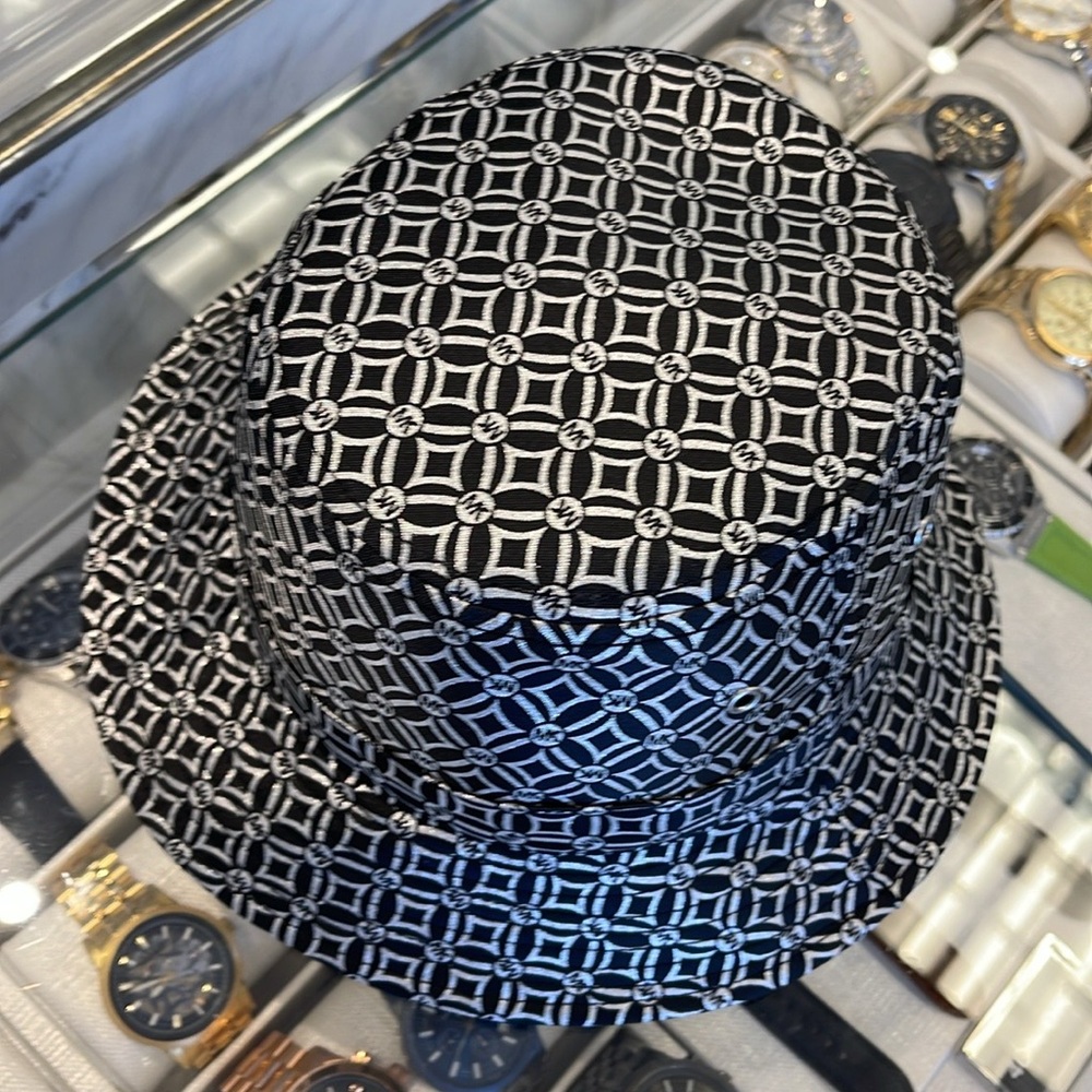 Michael Kors Women’s MK Logo Jacquard Bucket Hat
Black 
NWT - Picture 4 of 16